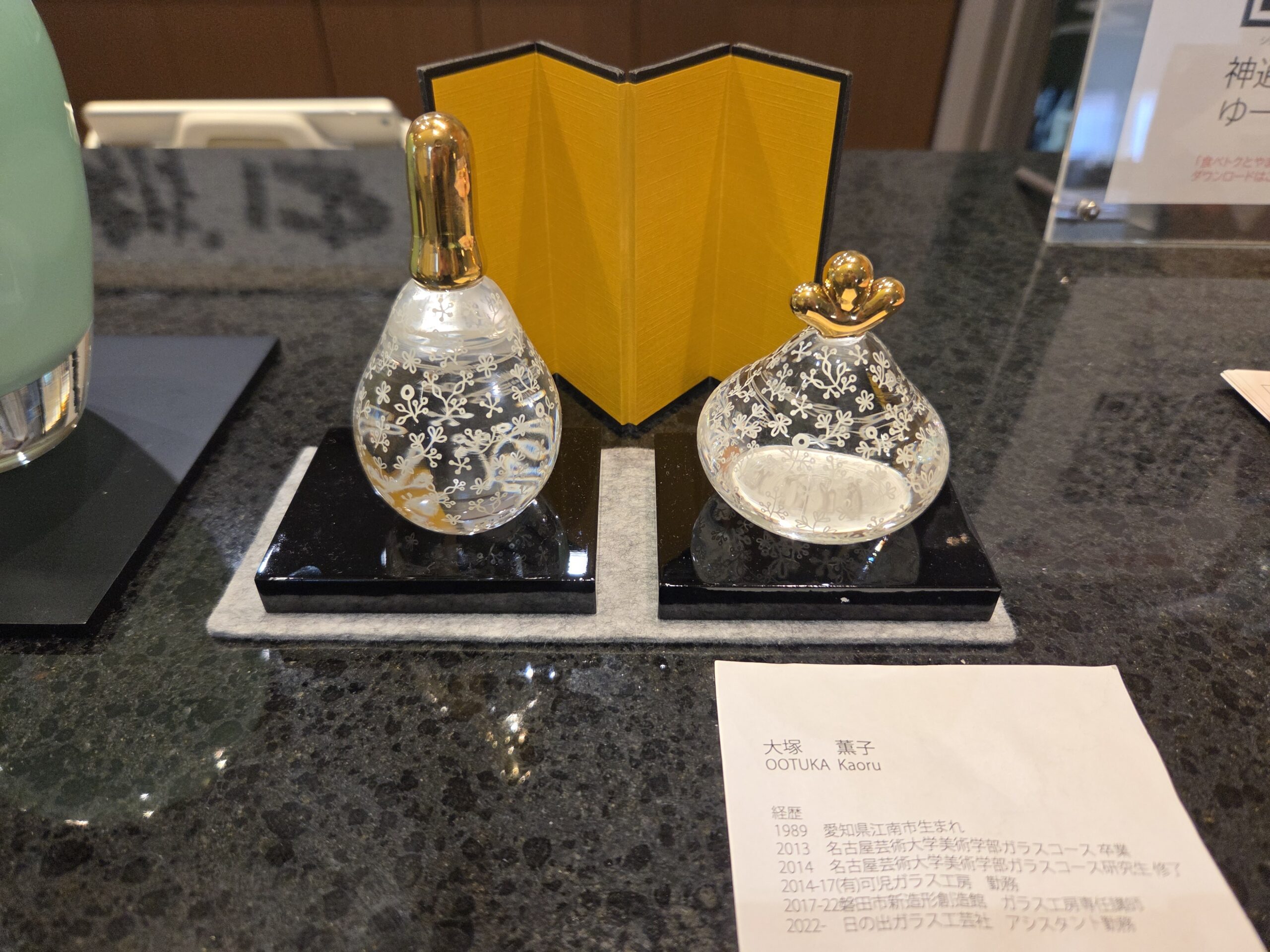 富山ガラスの雛人形